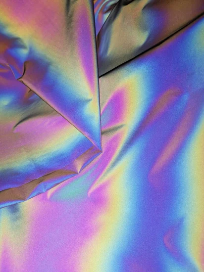 Resplandor en la tela reflectante del arco iris oscuro para ropa de moda o chaqueta